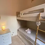 Διαμέρισμα Elegant Three In