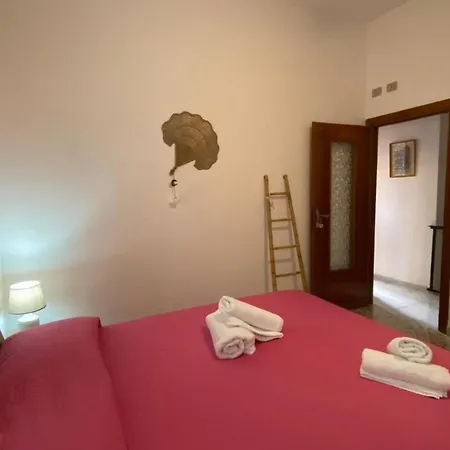 Apartment Elegant Three In *