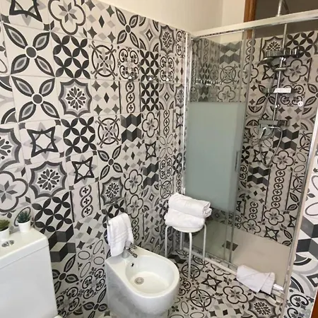 Elegant Three In Apartment *